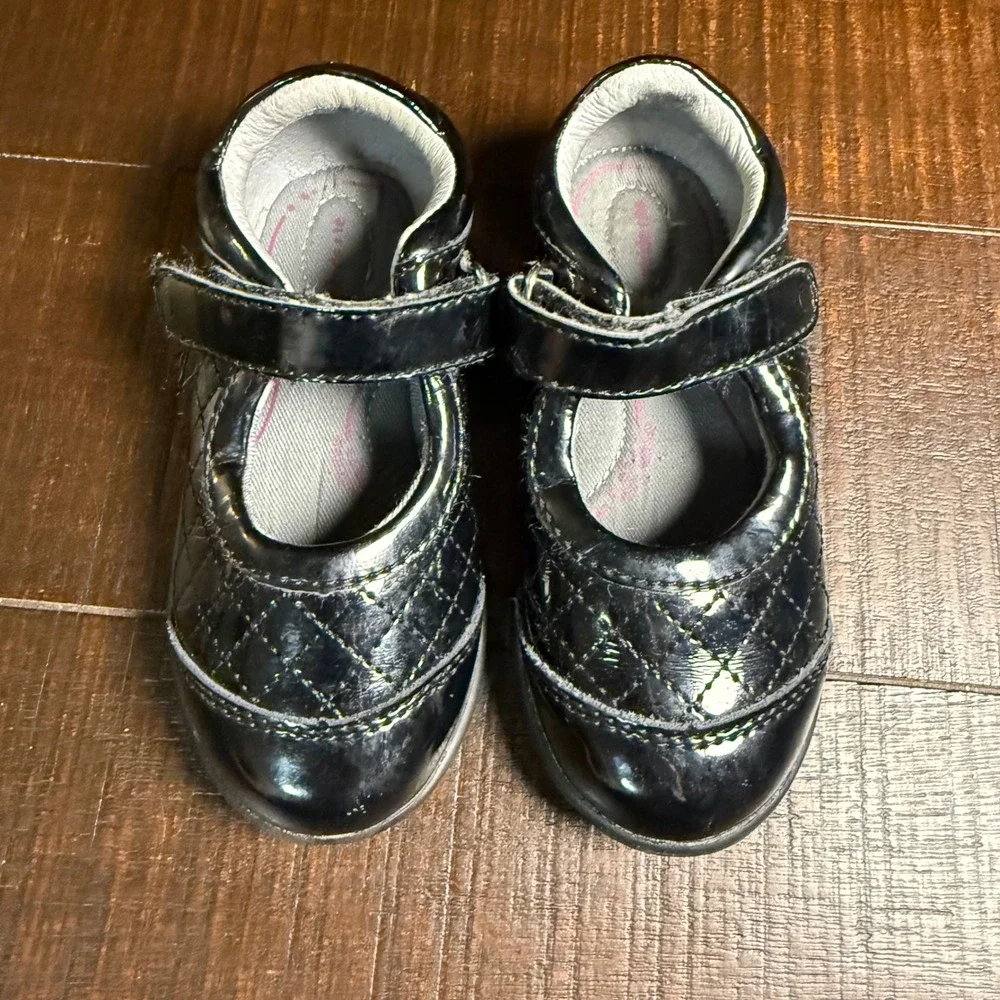 Stride Rite SRT Regan Girls Black Quilted Patent Leather Mary Jane Shoes 8M